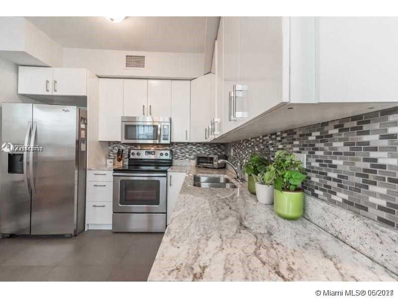 See details / 4726 sq. ft. $ 2021-04-02 0 Photo