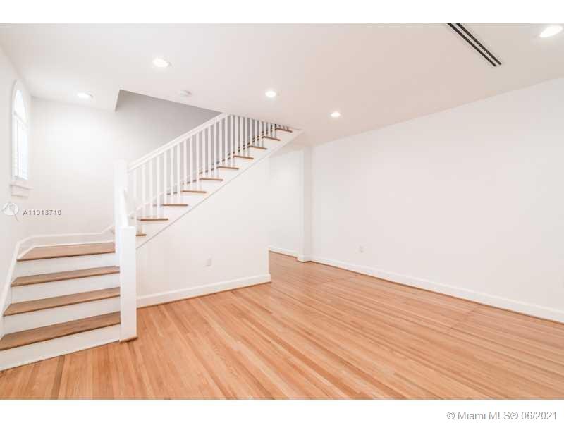 See details / 4726 sq. ft. $ 2021-04-02 0 Photo