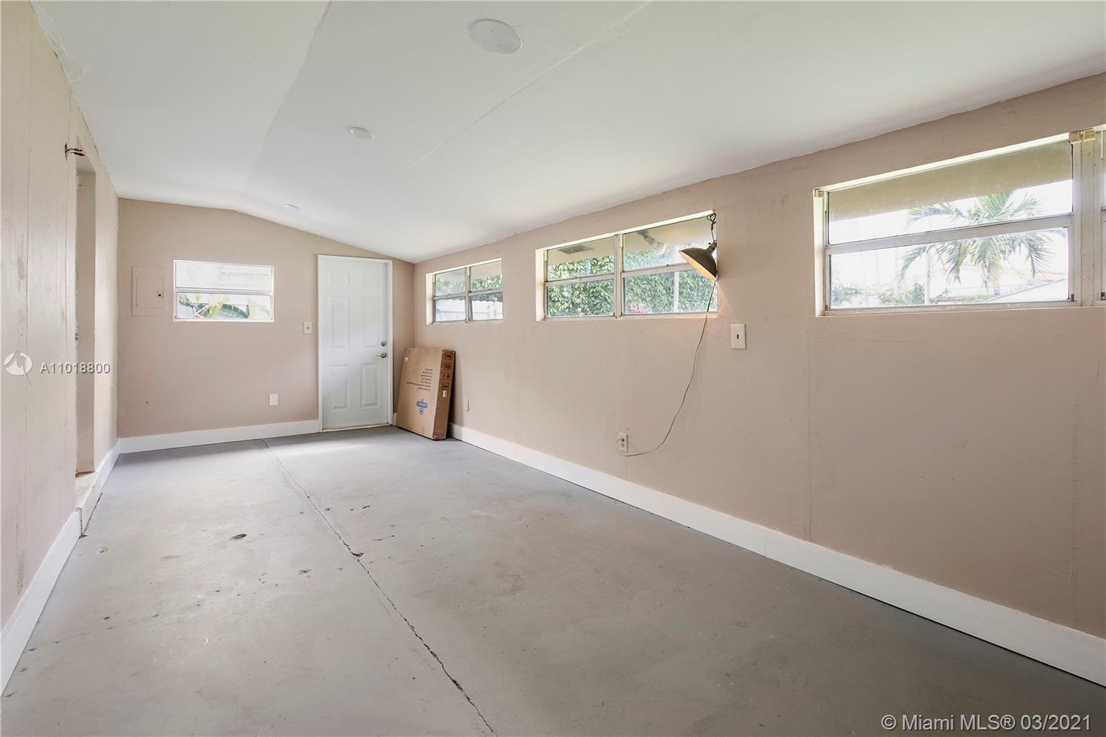 See details / 1980 sq. ft. $ 2021-03-25 0 Photo