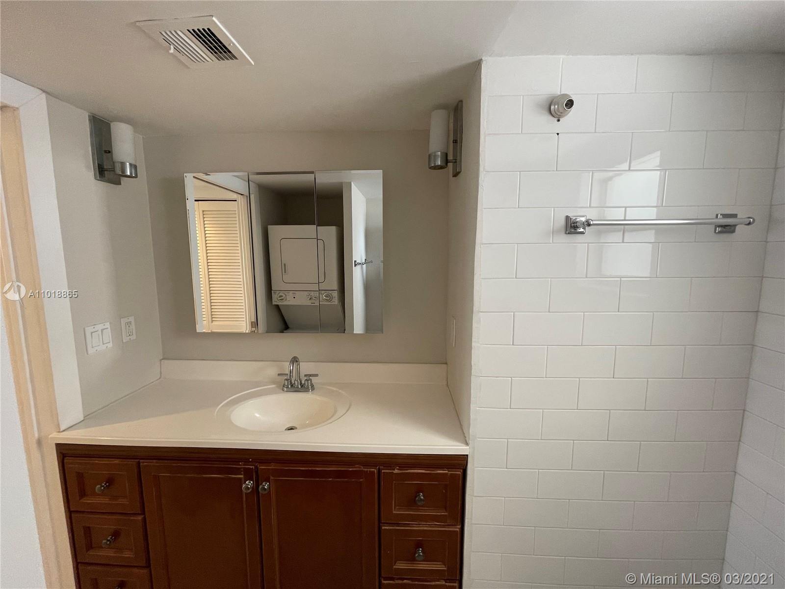 See details 4J 1 / 2 757 sq. ft. $ 2021-03-26 0 Photo