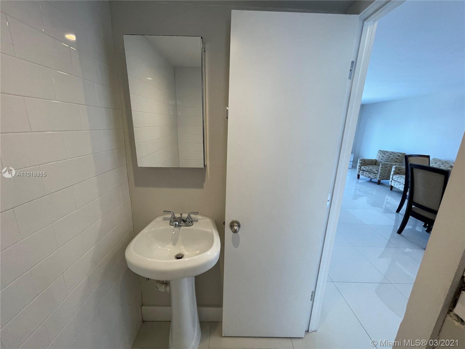 See details 4J 1 / 2 757 sq. ft. $ 2021-03-26 0 Photo