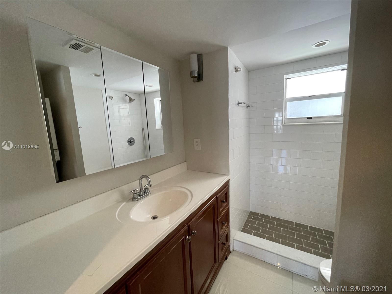 See details 4J 1 / 2 757 sq. ft. $ 2021-03-26 0 Photo