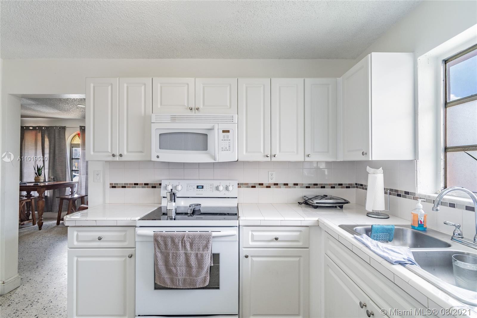 See details / 2374 sq. ft. $ 2021-03-27 0 Photo