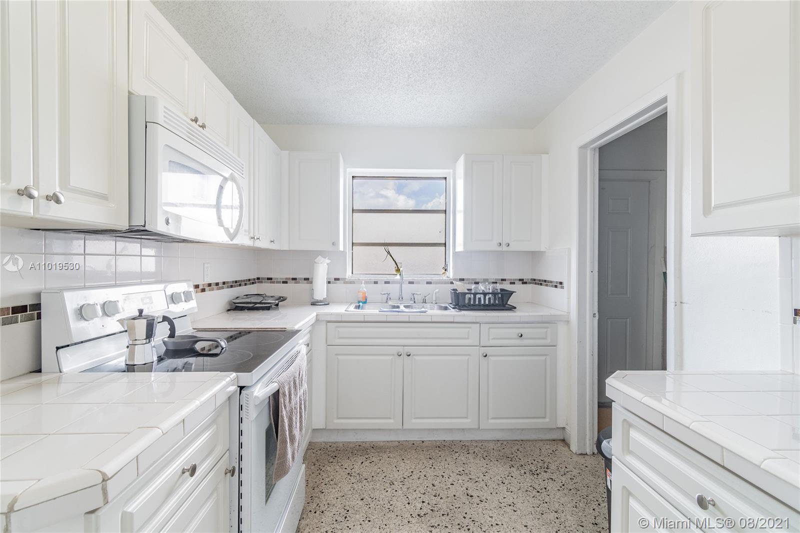 See details / 2374 sq. ft. $ 2021-03-27 0 Photo