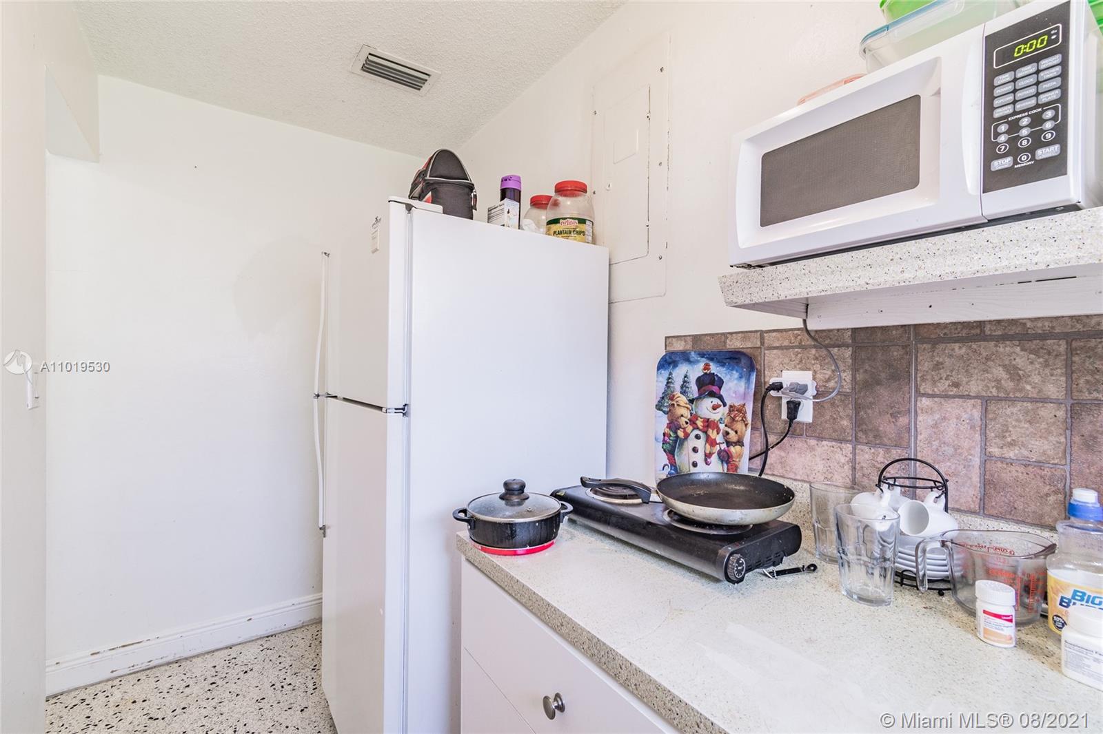See details / 2374 sq. ft. $ 2021-03-27 0 Photo
