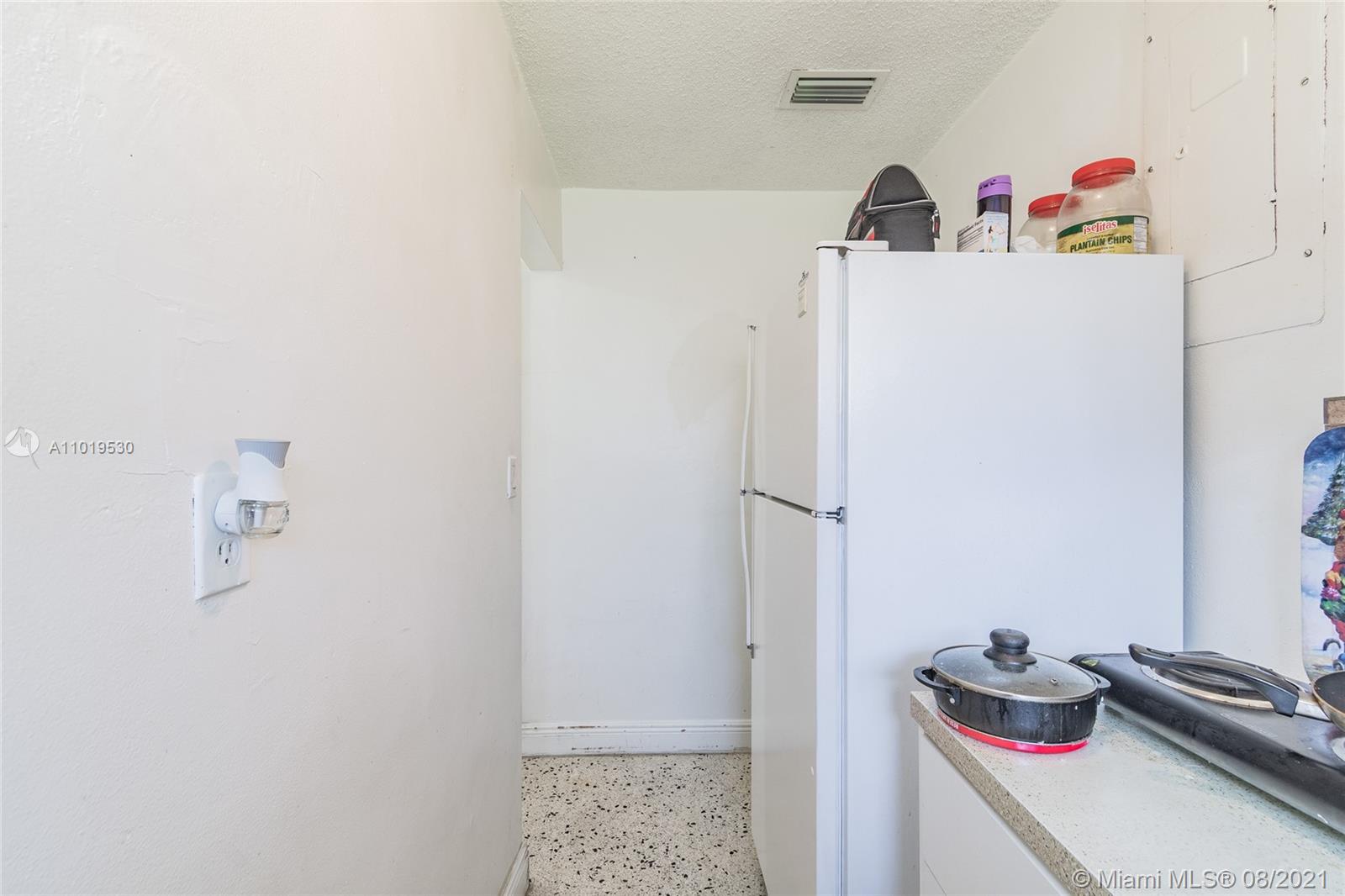 See details / 2374 sq. ft. $ 2021-03-27 0 Photo