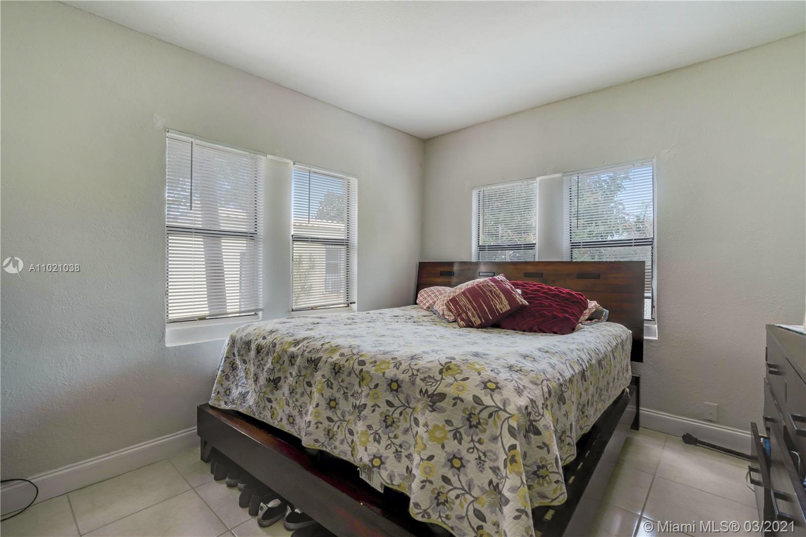 See details / 1800 sq. ft. $ 2021-03-31 0 Photo