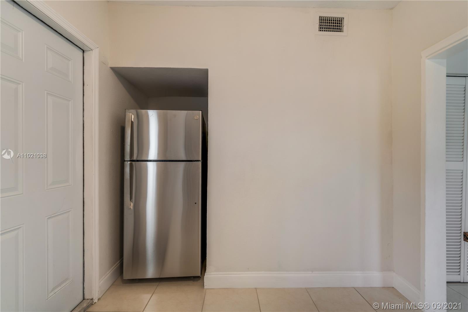 See details / 1800 sq. ft. $ 2021-03-31 0 Photo