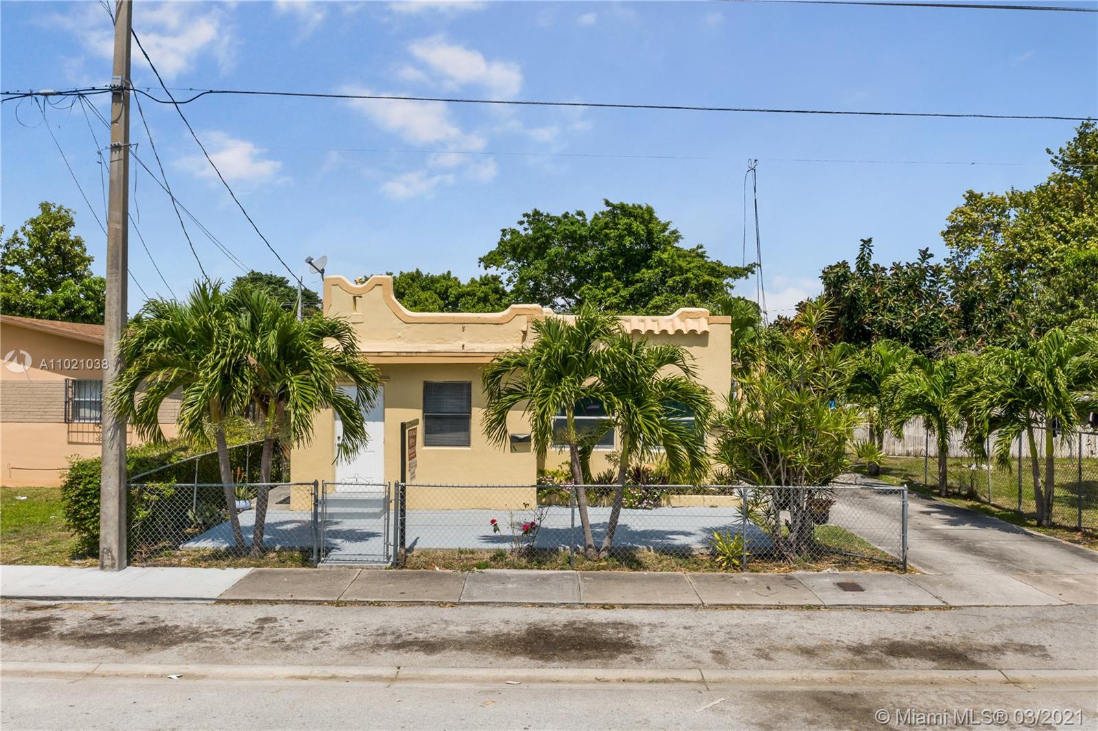 See details / 1800 sq. ft. $ 2021-03-31 0 Photo