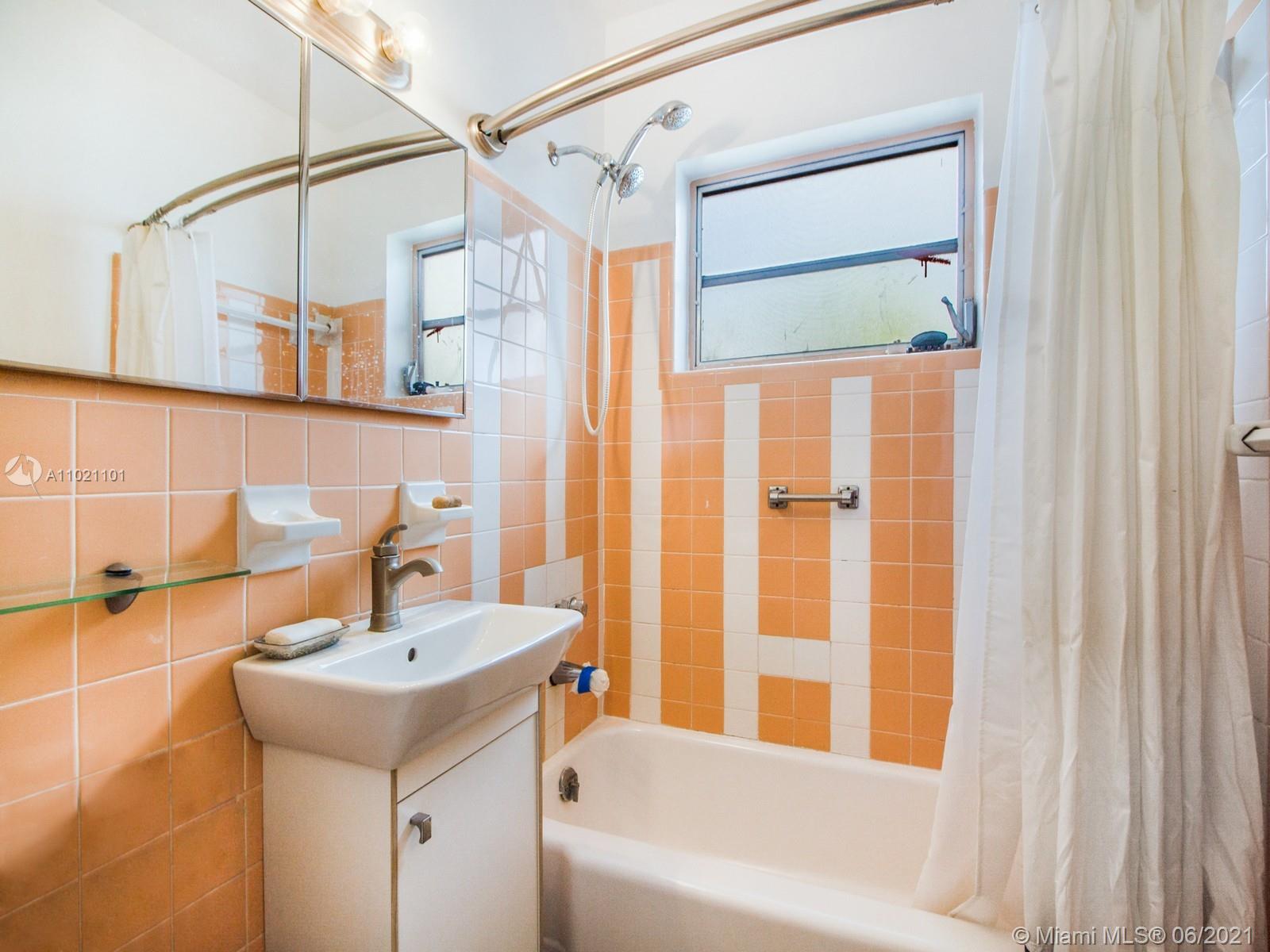 See details / 1250 sq. ft. $ 2021-04-16 0 Photo