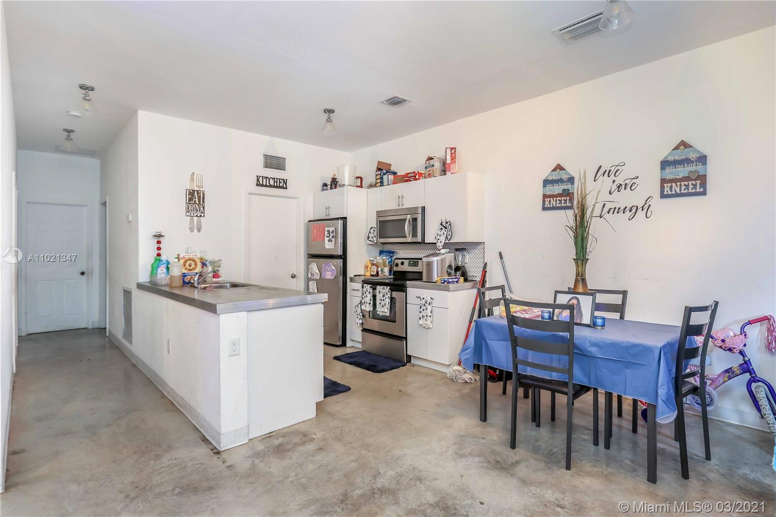 See details / 2228 sq. ft. $ 2021-03-31 0 Photo