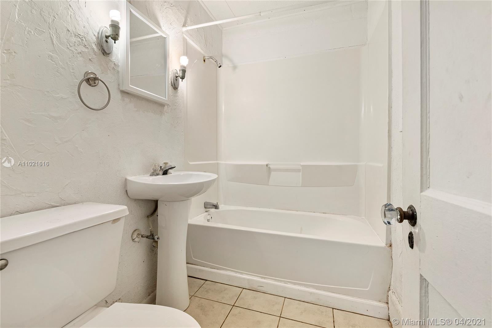 See details 17 / sq. ft. $ 2021-04-01 0 Photo
