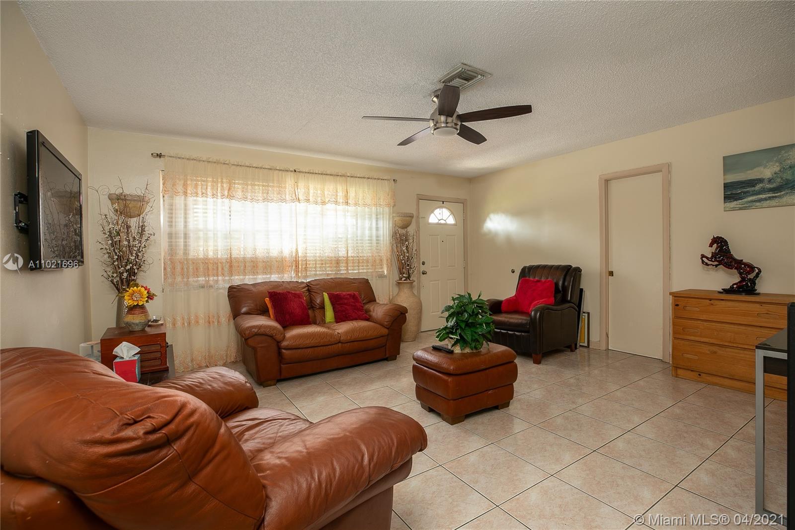 See details / 1148 sq. ft. $ 2021-04-01 0 Photo
