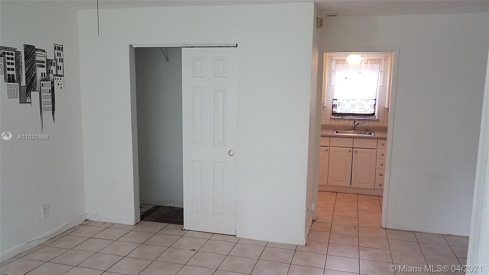 See details / 1291 sq. ft. $ 2021-04-01 0 Photo