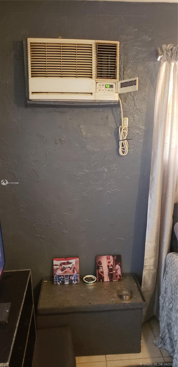 See details / 1291 sq. ft. $ 2021-04-01 0 Photo