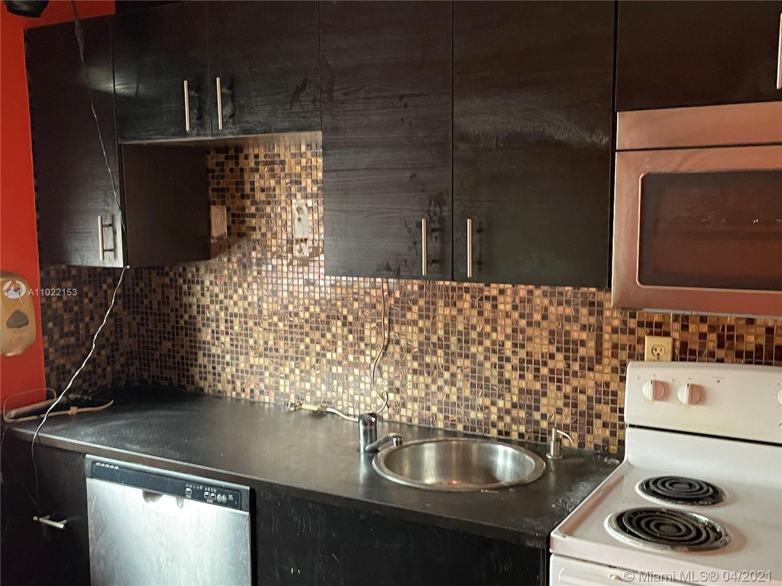 See details / 3285 sq. ft. $ 2021-04-05 0 Photo