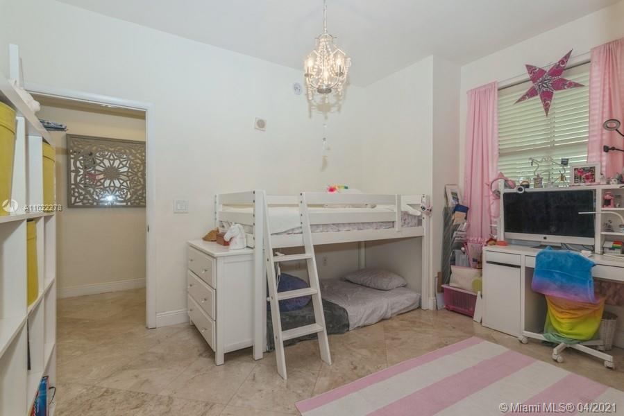 Photo of 3340 190th St #1208, Aventura, Florida, 33180 - Master Bathroom