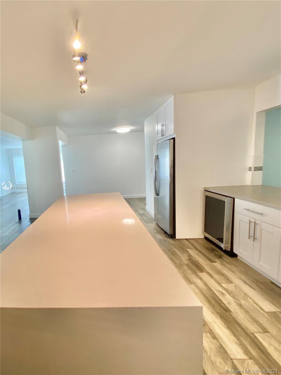 See details / 2903 sq. ft. $ 2021-04-03 0 Photo