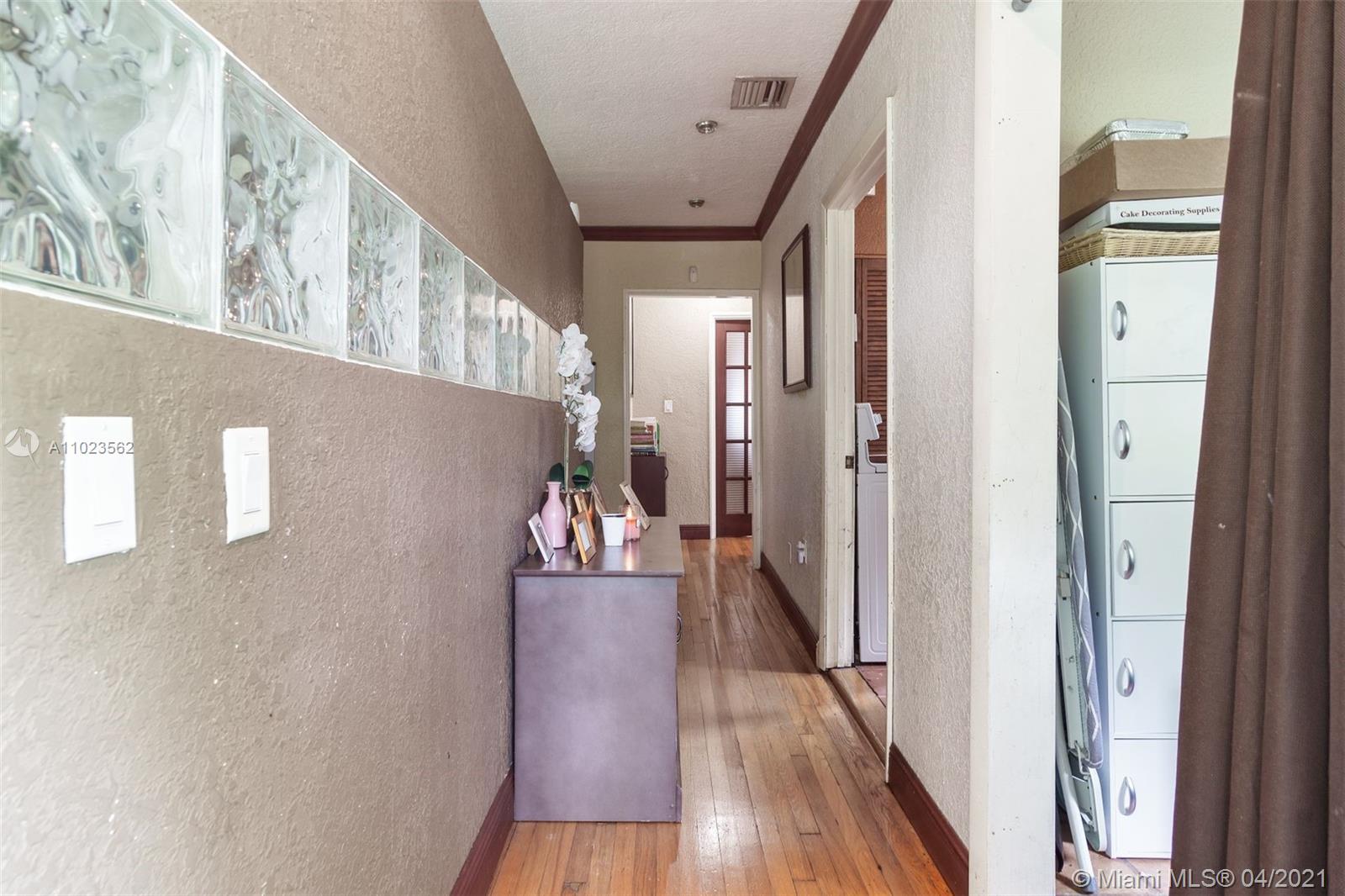 See details / 1618 sq. ft. $ 2021-04-06 0 Photo