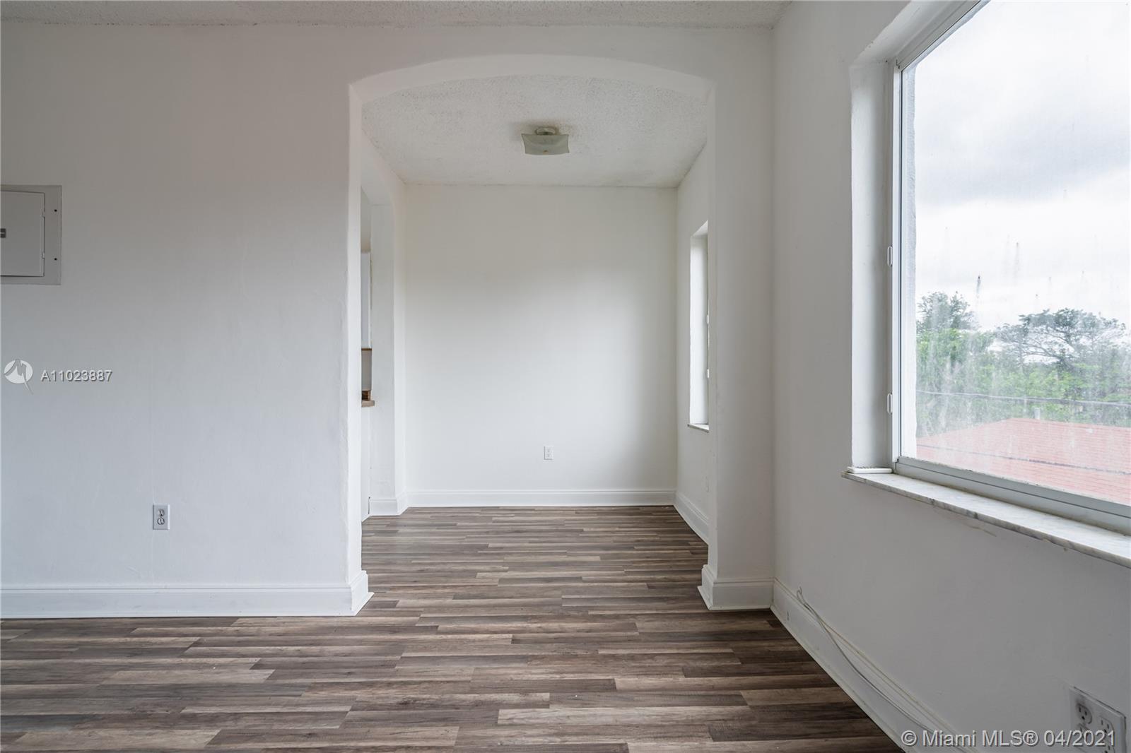 See details / 6240 sq. ft. $ 2021-04-14 0 Photo