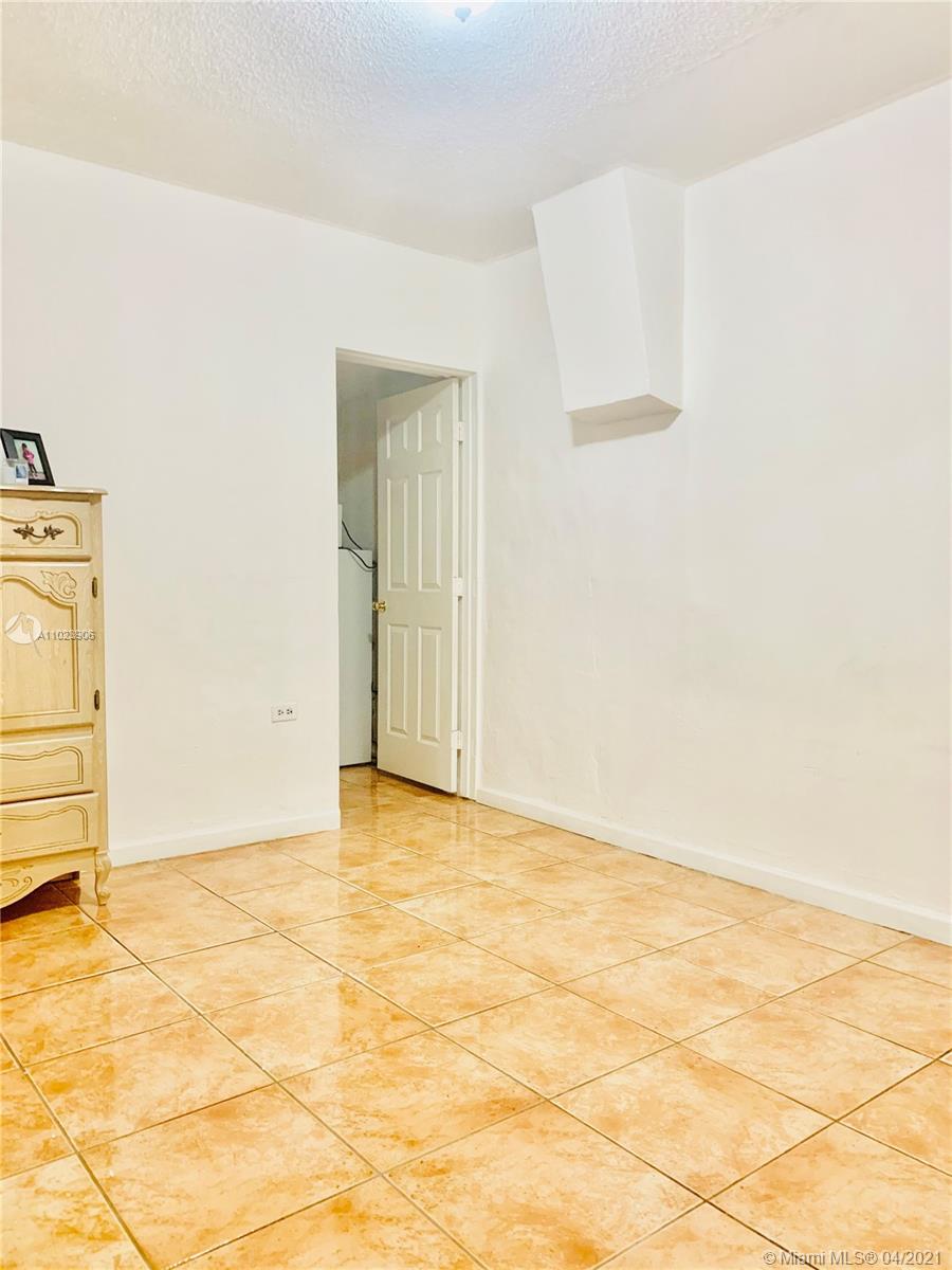 See details / 3427 sq. ft. $ 2021-04-06 0 Photo