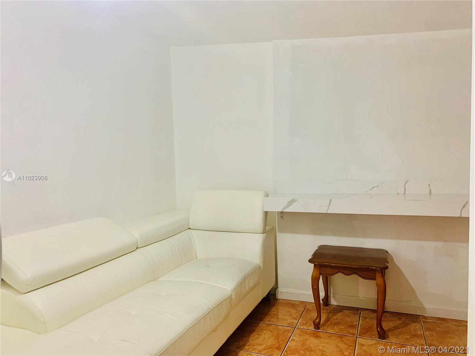See details / 3427 sq. ft. $ 2021-04-06 0 Photo