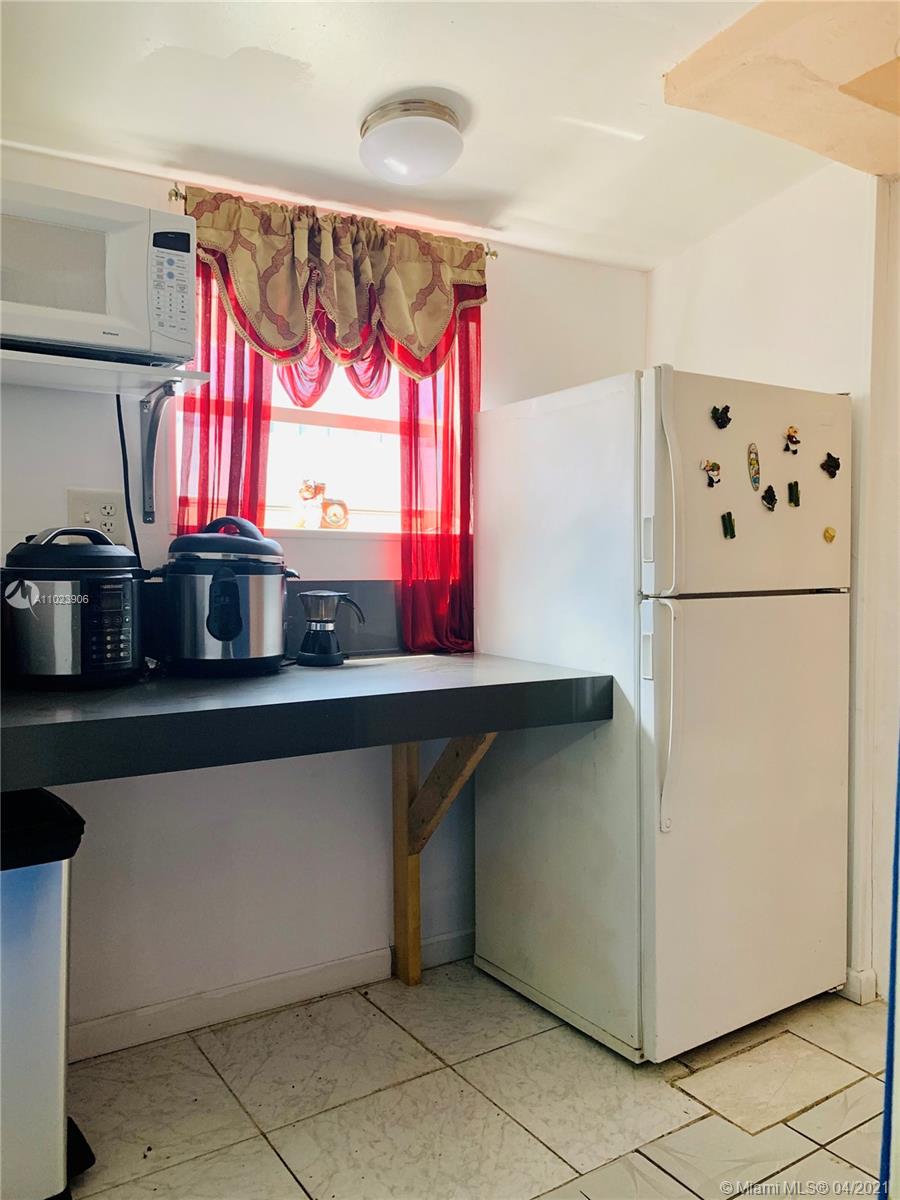 See details / 3427 sq. ft. $ 2021-04-06 0 Photo