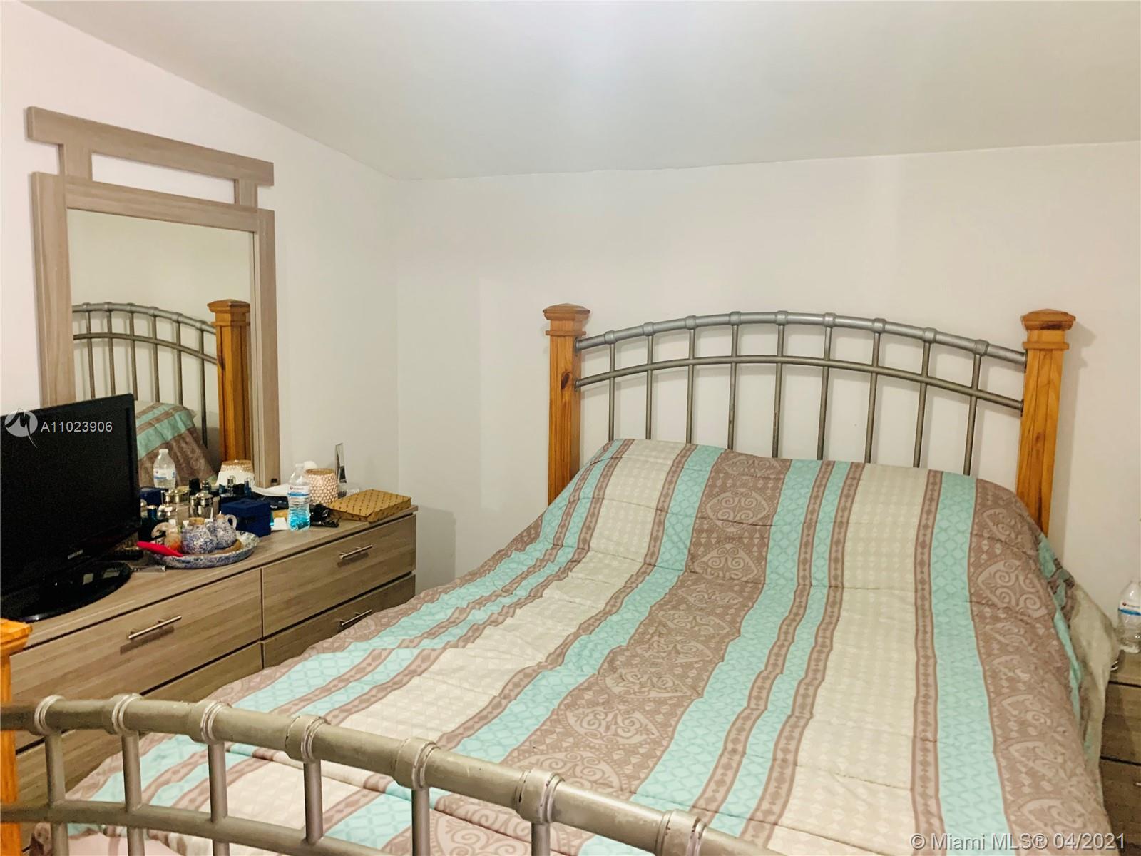 See details / 3427 sq. ft. $ 2021-04-06 0 Photo
