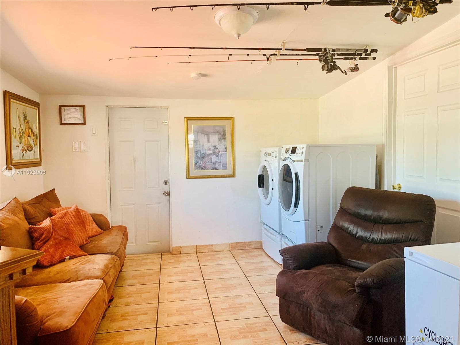 See details / 3427 sq. ft. $ 2021-04-06 0 Photo