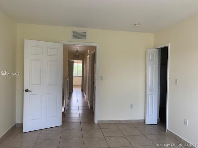 See details / 2950 sq. ft. $ 2021-04-07 0 Photo