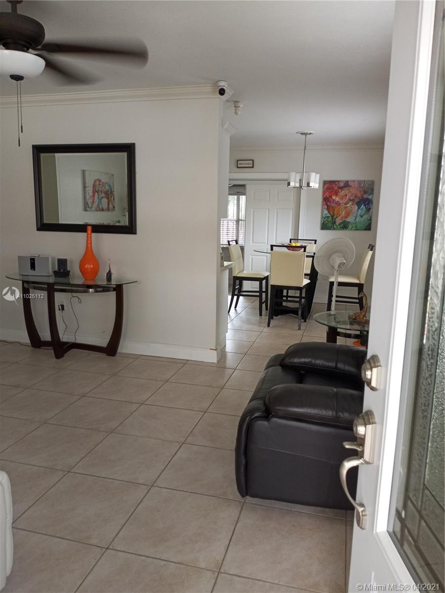 See details / 2080 sq. ft. $ 2021-04-08 0 Photo