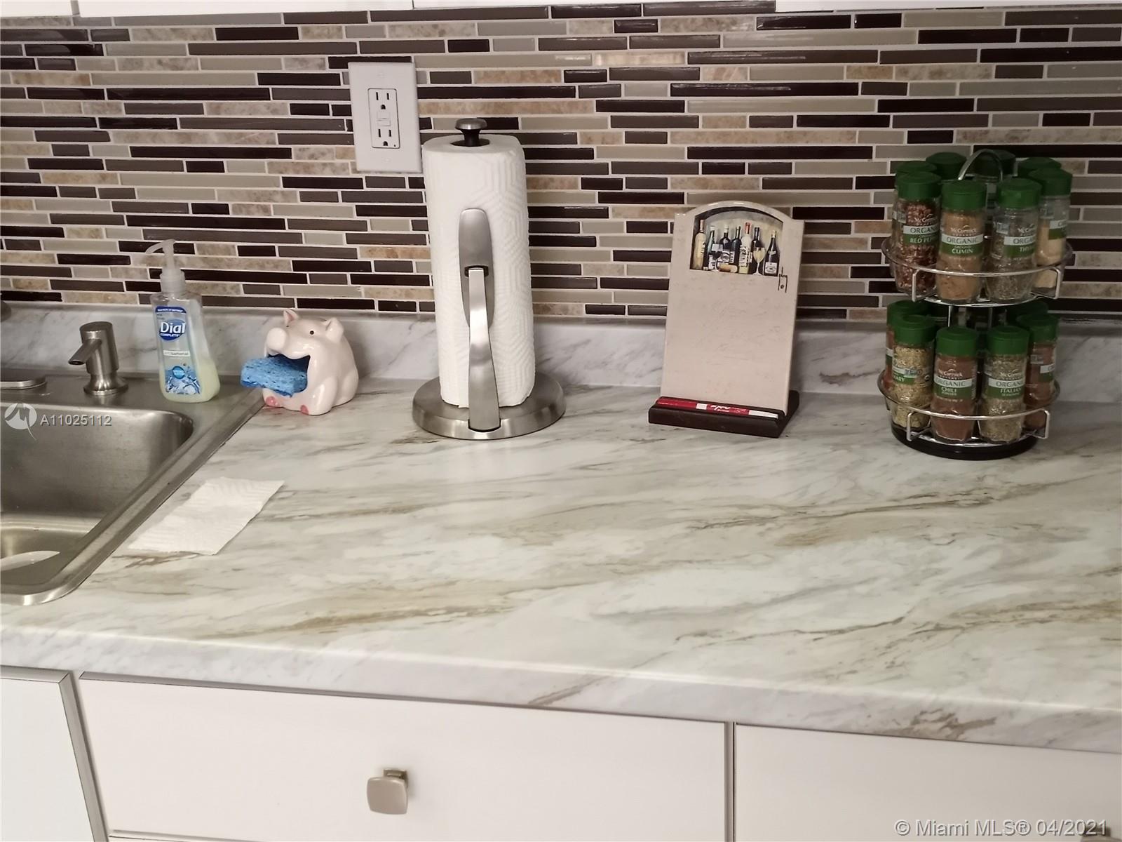 See details / 2080 sq. ft. $ 2021-04-08 0 Photo