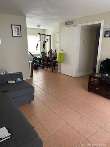 See details / 3413 sq. ft. $ 2021-04-09 0 Photo