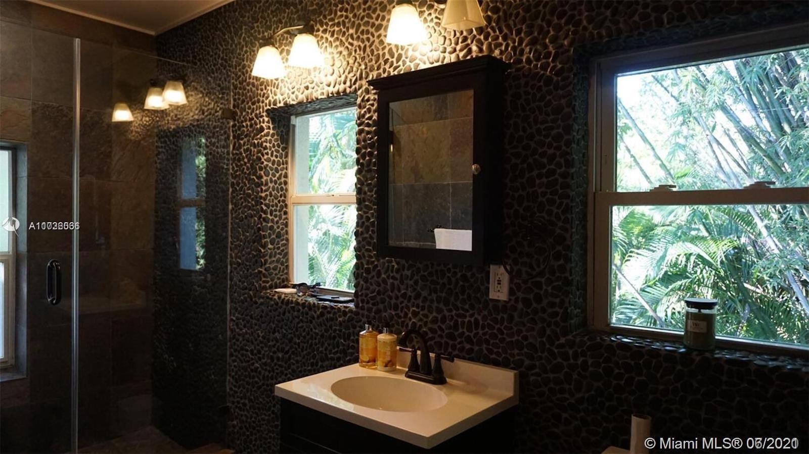 See details / 1288 sq. ft. $ 2021-04-11 0 Photo