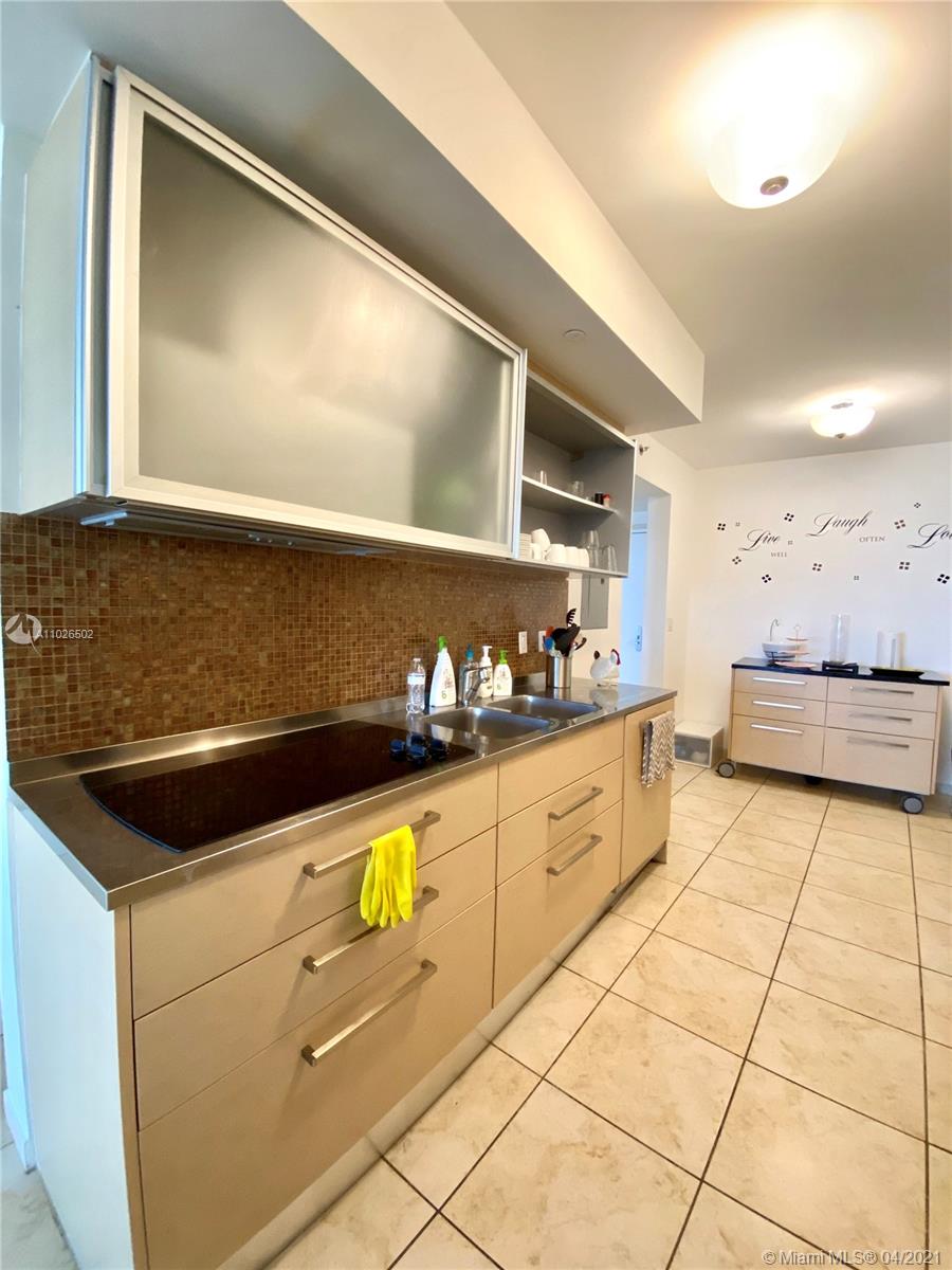 Ver detalles 2008 3 / 3 1571 sq. ft. $ 2021-04-12 0 foto