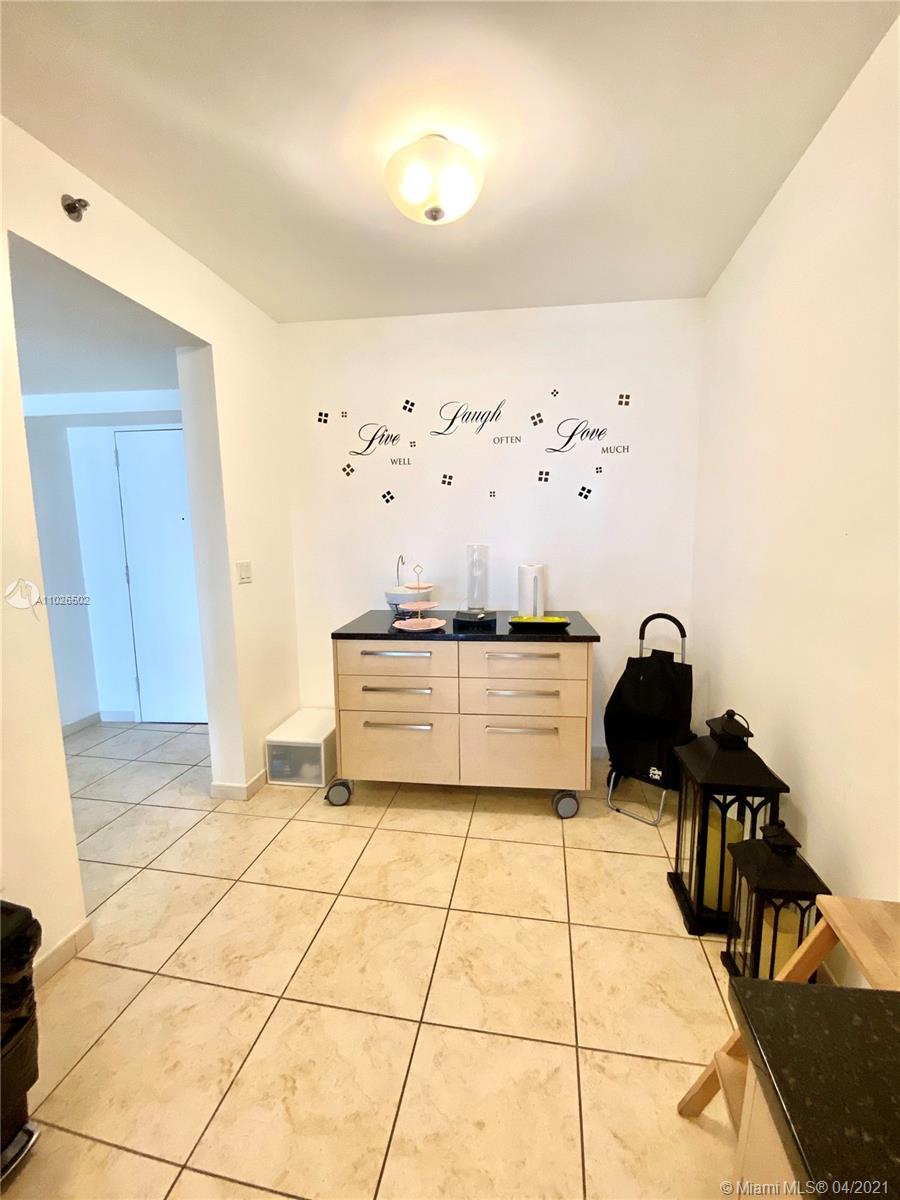 Ver detalles 2008 3 / 3 1571 sq. ft. $ 2021-04-12 0 foto