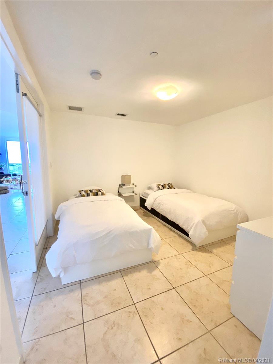 Ver detalles 2008 3 / 3 1571 sq. ft. $ 2021-04-12 0 foto
