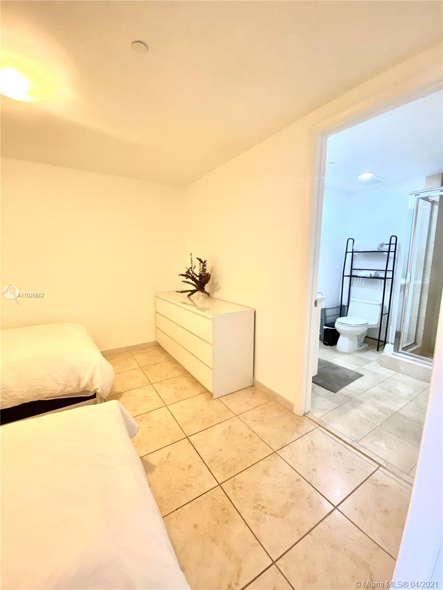 Ver detalles 2008 3 / 3 1571 sq. ft. $ 2021-04-12 0 foto