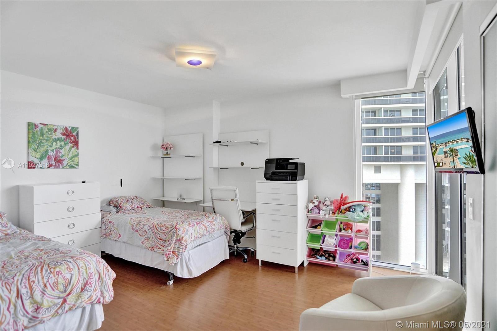 Ver detalles 1101 3 / 4 2078 sq. ft. $ 2021-04-13 0 foto