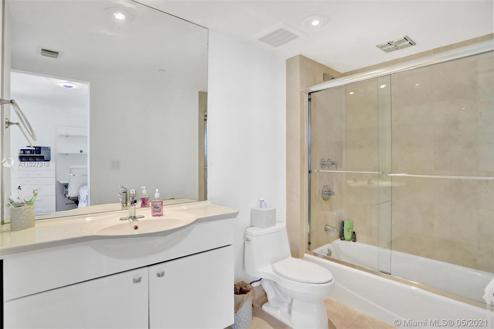 Ver detalles 1101 3 / 4 2078 sq. ft. $ 2021-04-13 0 foto