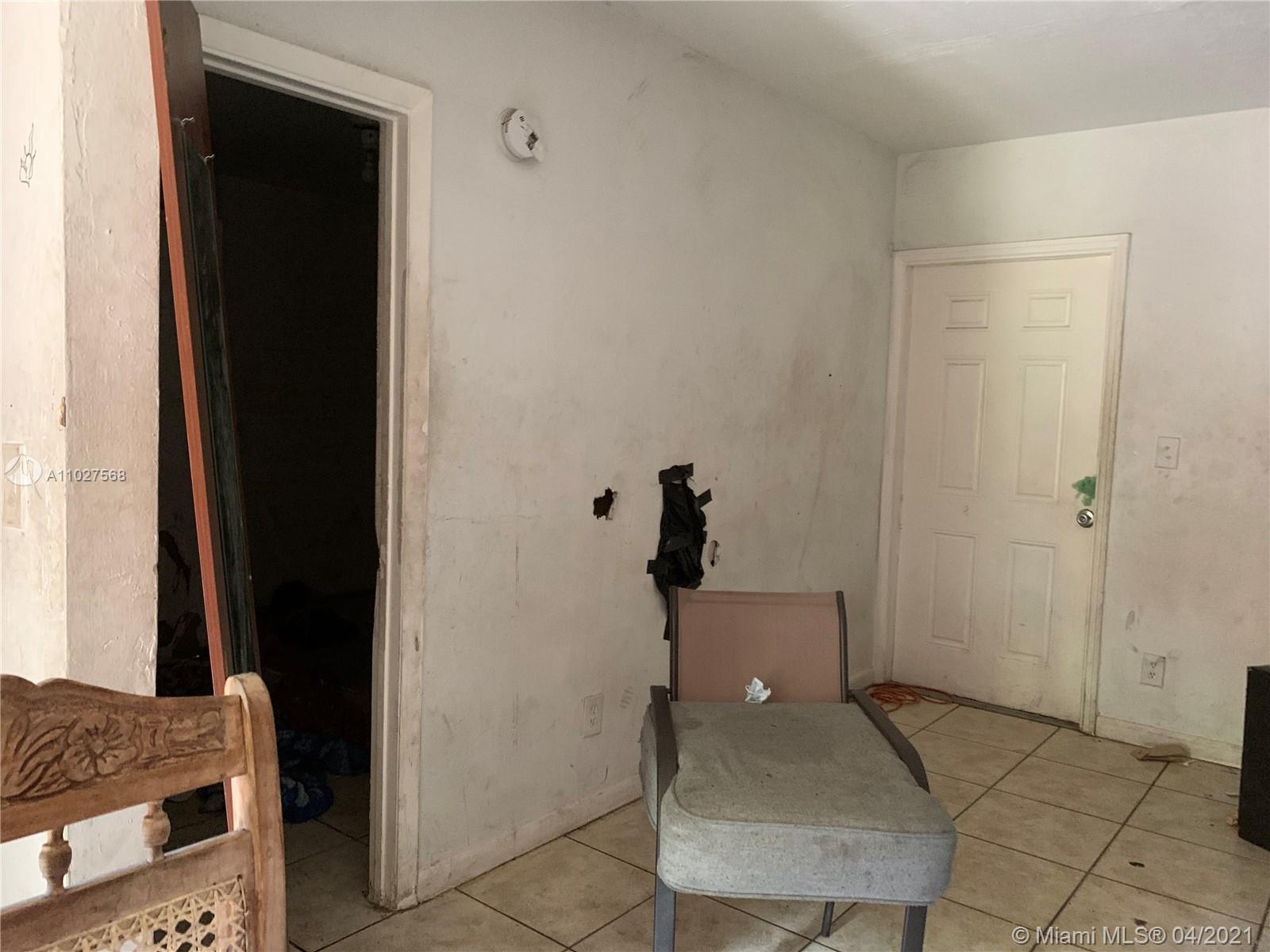 See details / 987 sq. ft. $ 2021-04-14 0 Photo