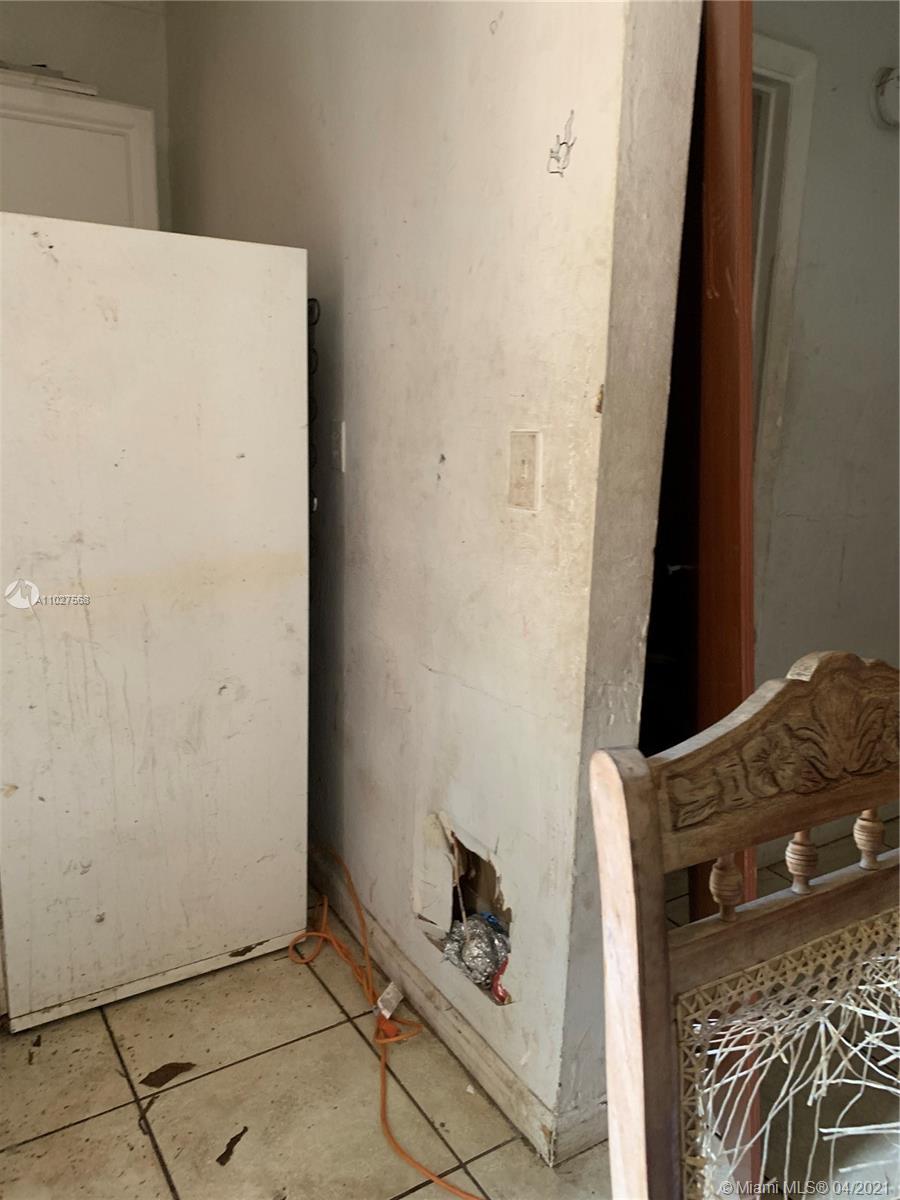 See details / 987 sq. ft. $ 2021-04-14 0 Photo