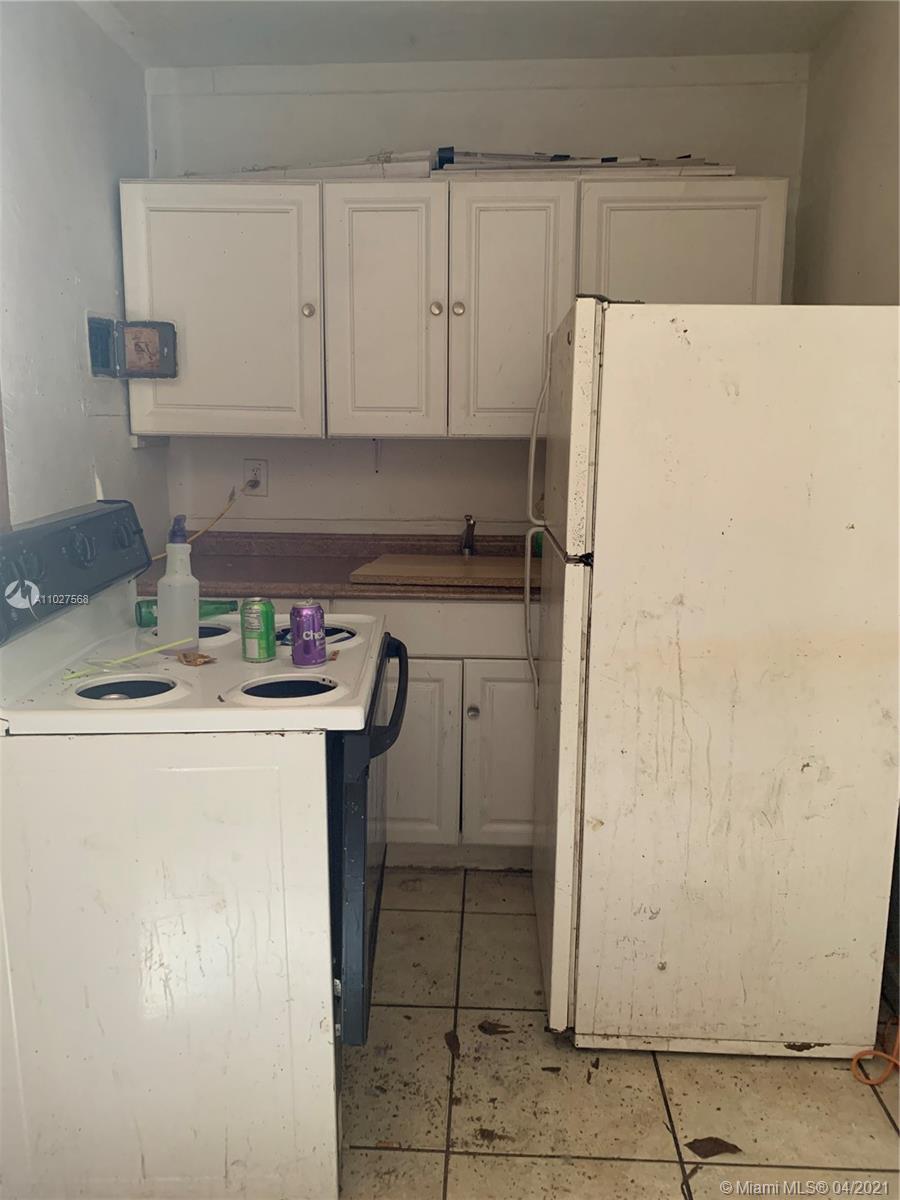 See details / 987 sq. ft. $ 2021-04-14 0 Photo