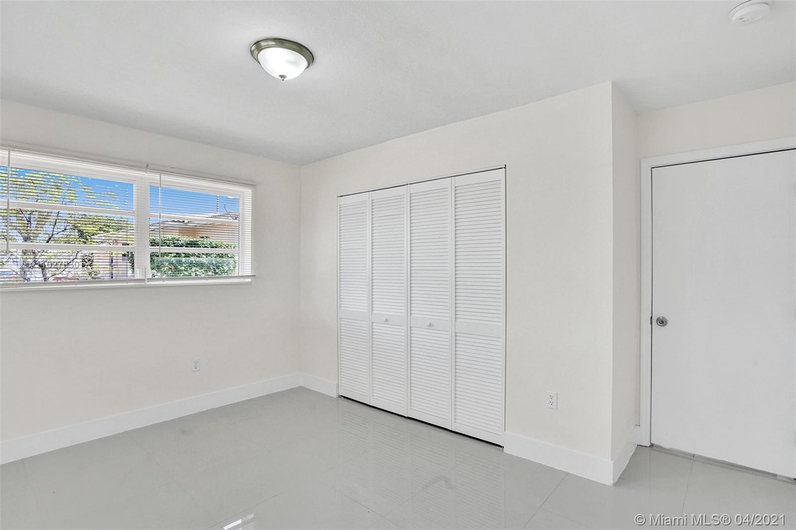 See details / 1572 sq. ft. $ 2021-04-15 0 Photo