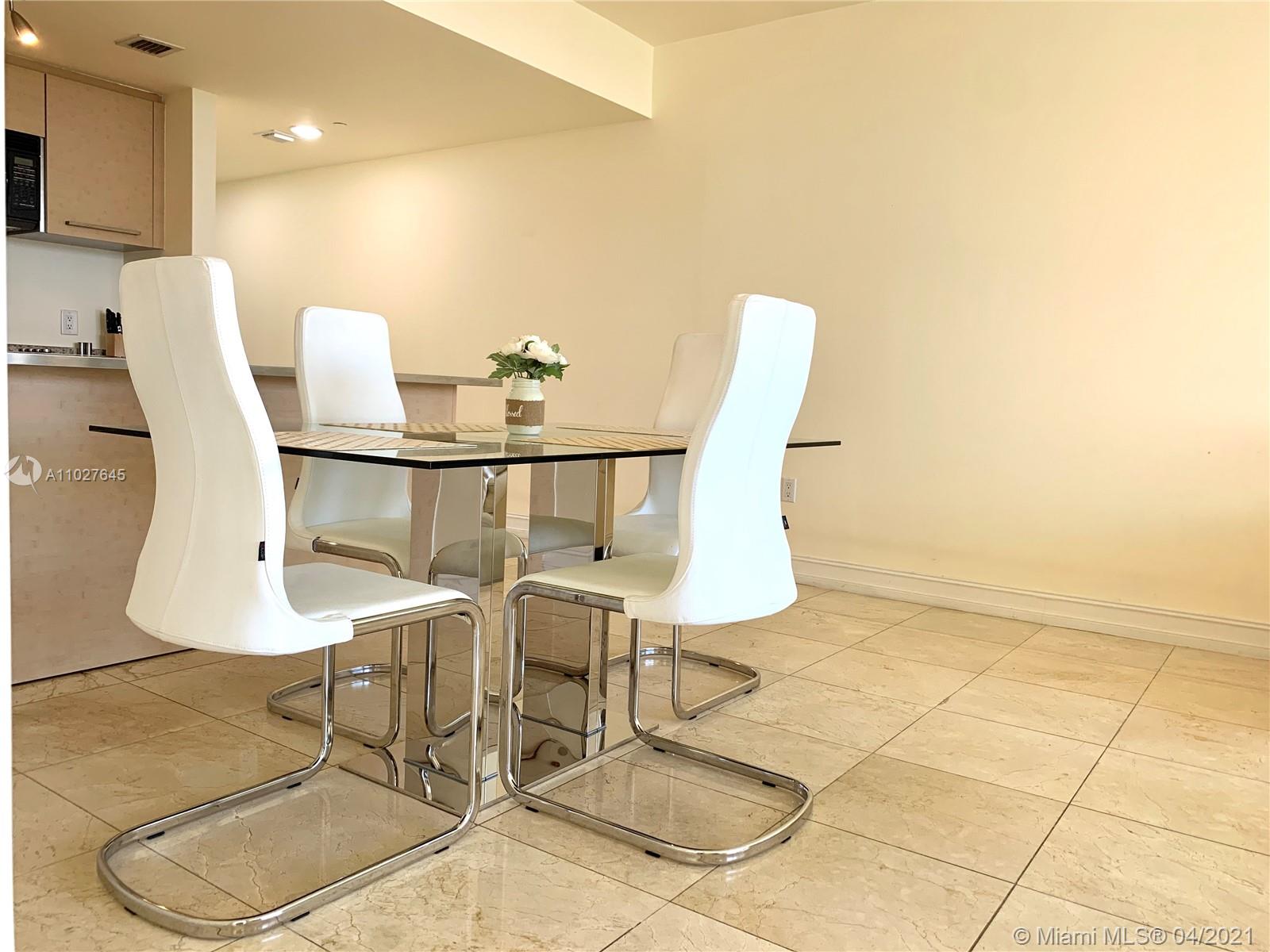 Ver detalles 1609 2 / 1 1086 sq. ft. $ 2021-04-14 0 foto