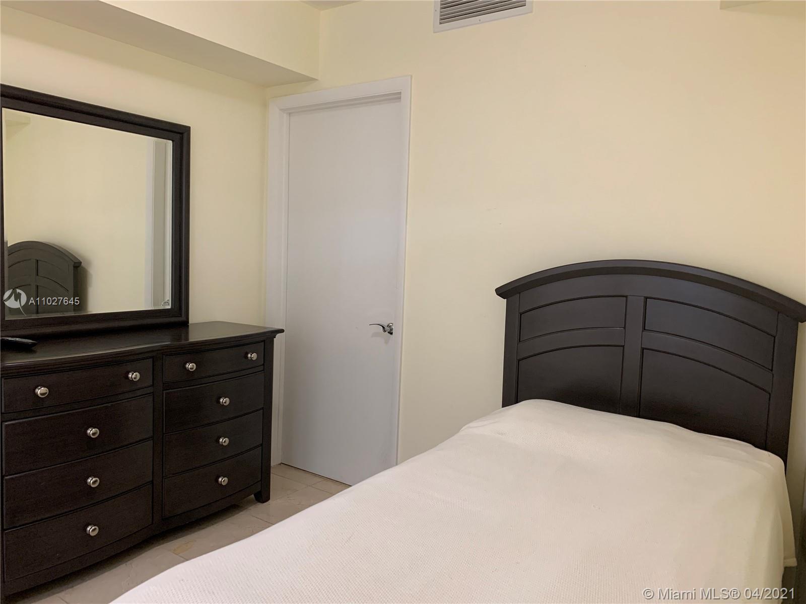 Ver detalles 1609 2 / 1 1086 sq. ft. $ 2021-04-14 0 foto