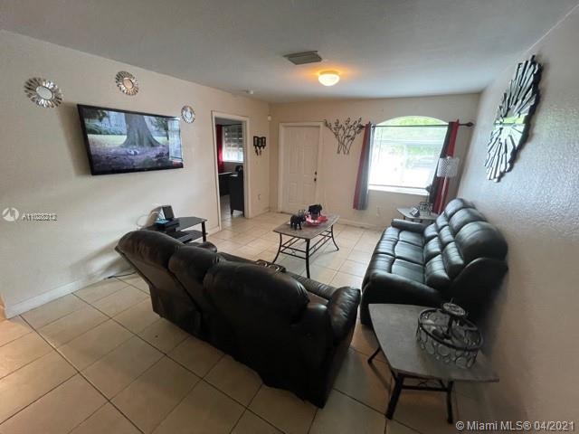 See details / 2400 sq. ft. $ 2021-04-15 0 Photo