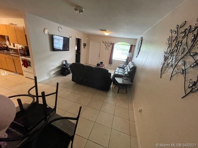 See details / 2400 sq. ft. $ 2021-04-15 0 Photo