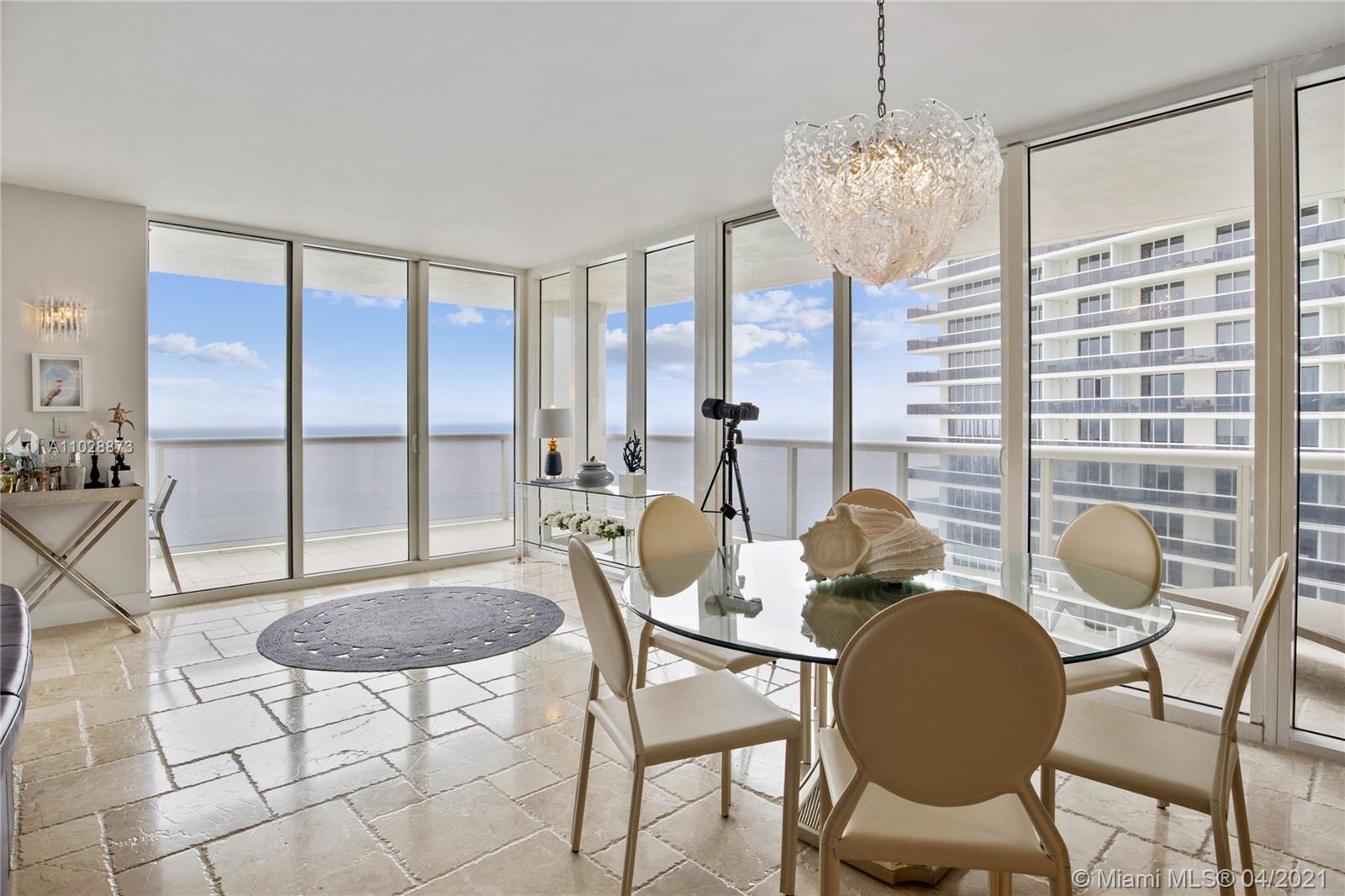 See details 1804 3 / 4 2078 sq. ft. $ 2021-04-16 0 Photo