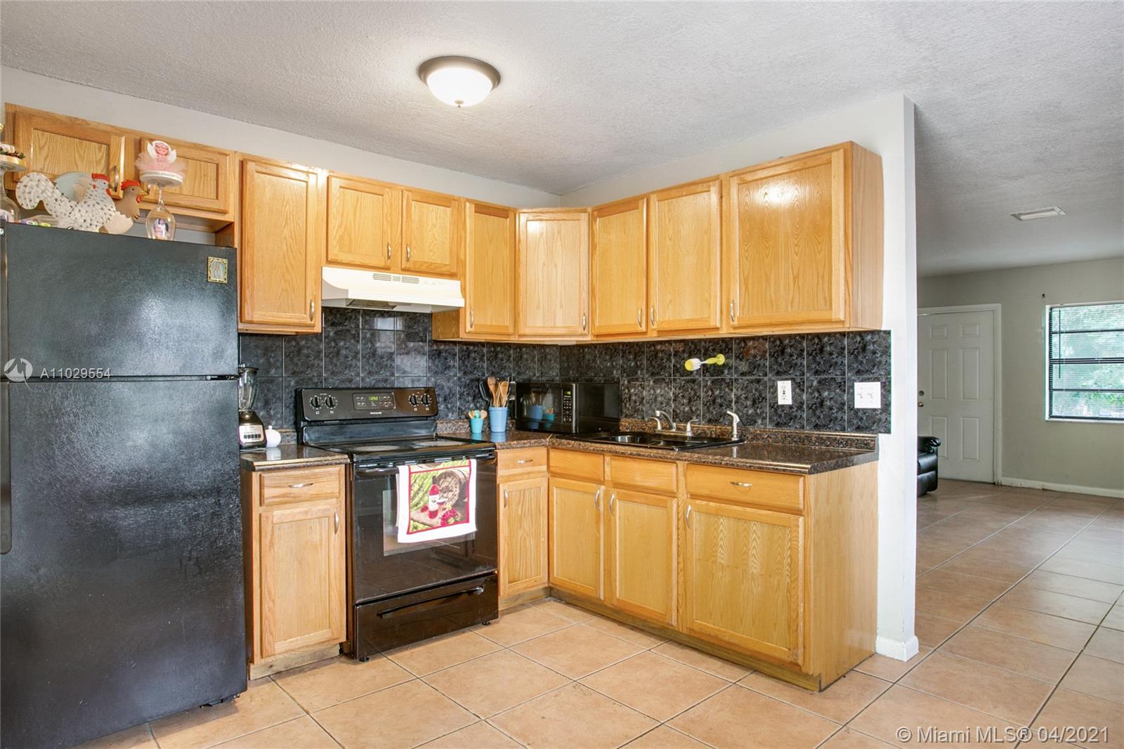 See details / 4066 sq. ft. $ 2021-04-19 0 Photo